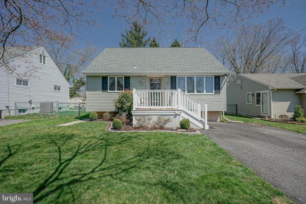 205 Hillcrest Lane - Photo 1