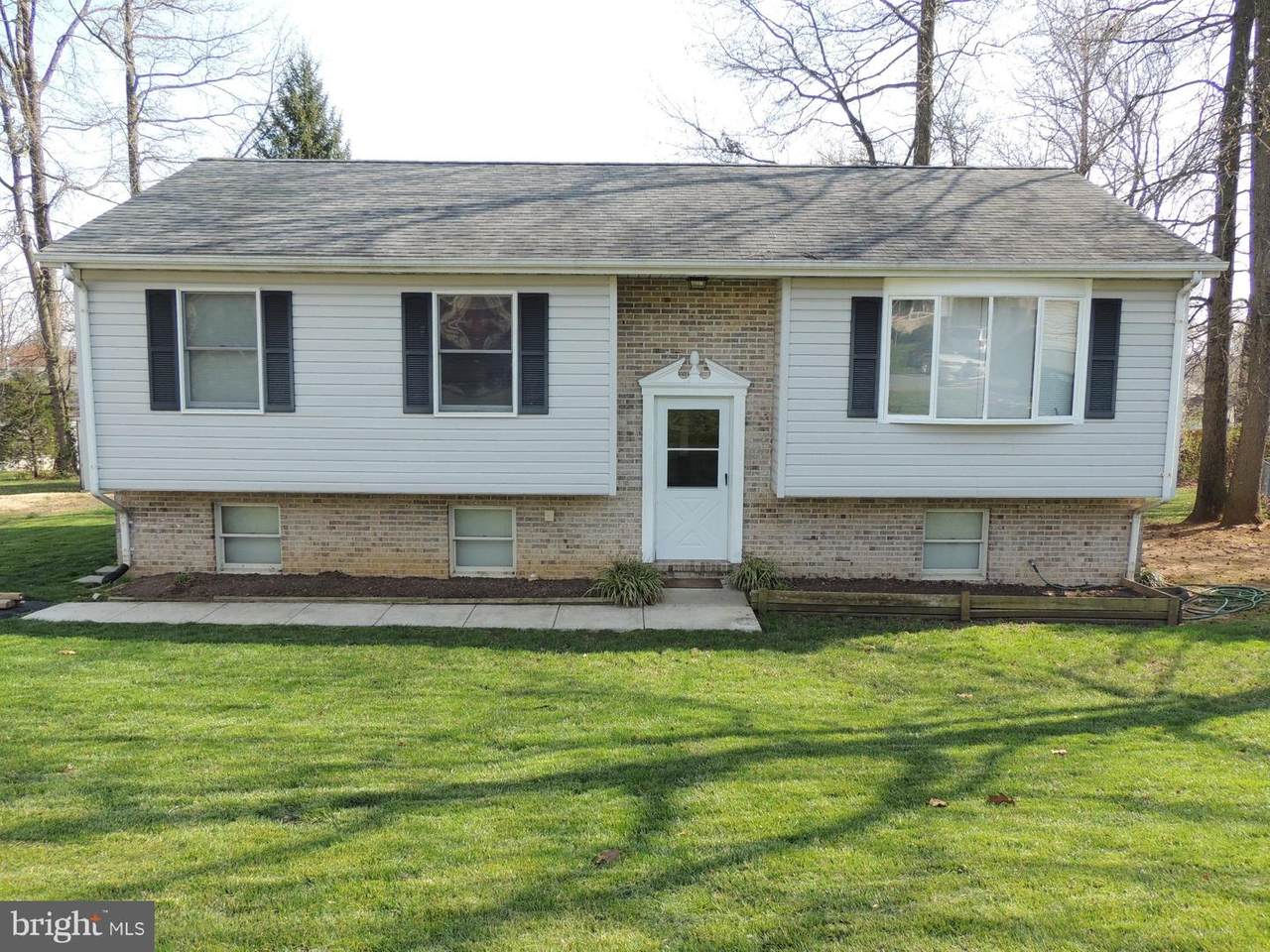207 Bruce Court - Photo 1