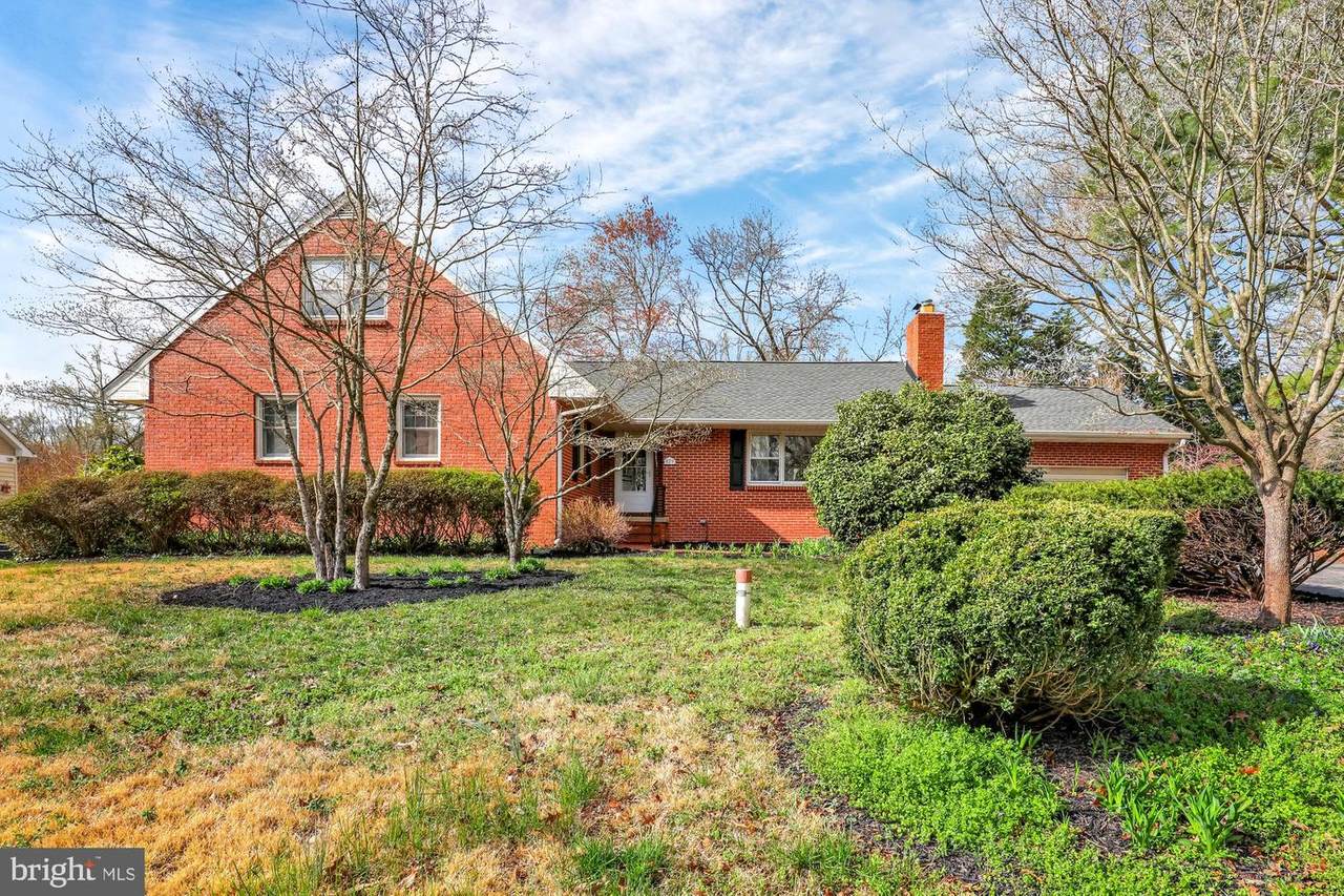 979 Waterview Drive - Photo 1