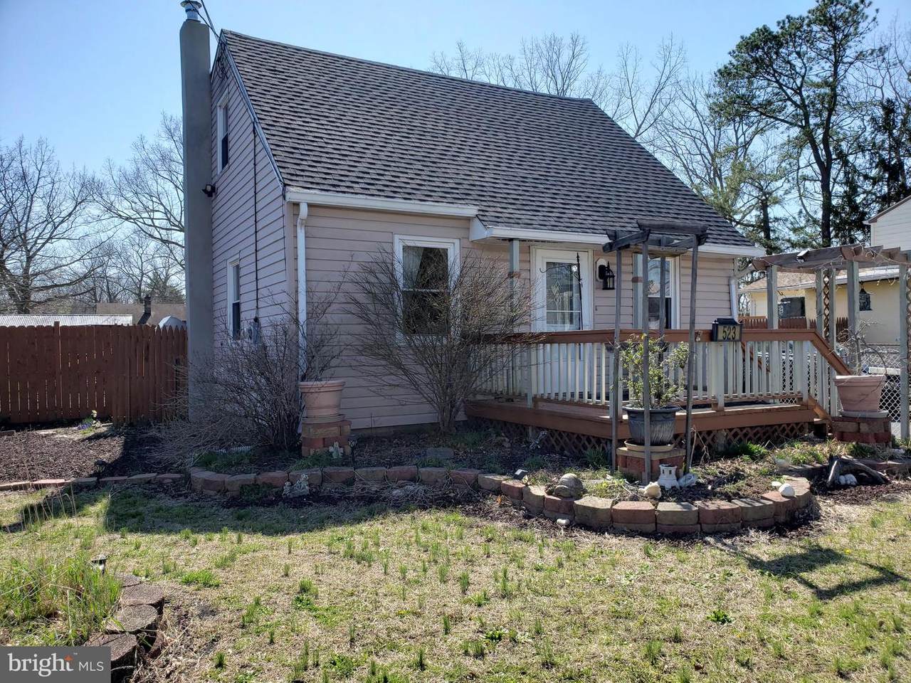 523 Laurel Boulevard - Photo 1