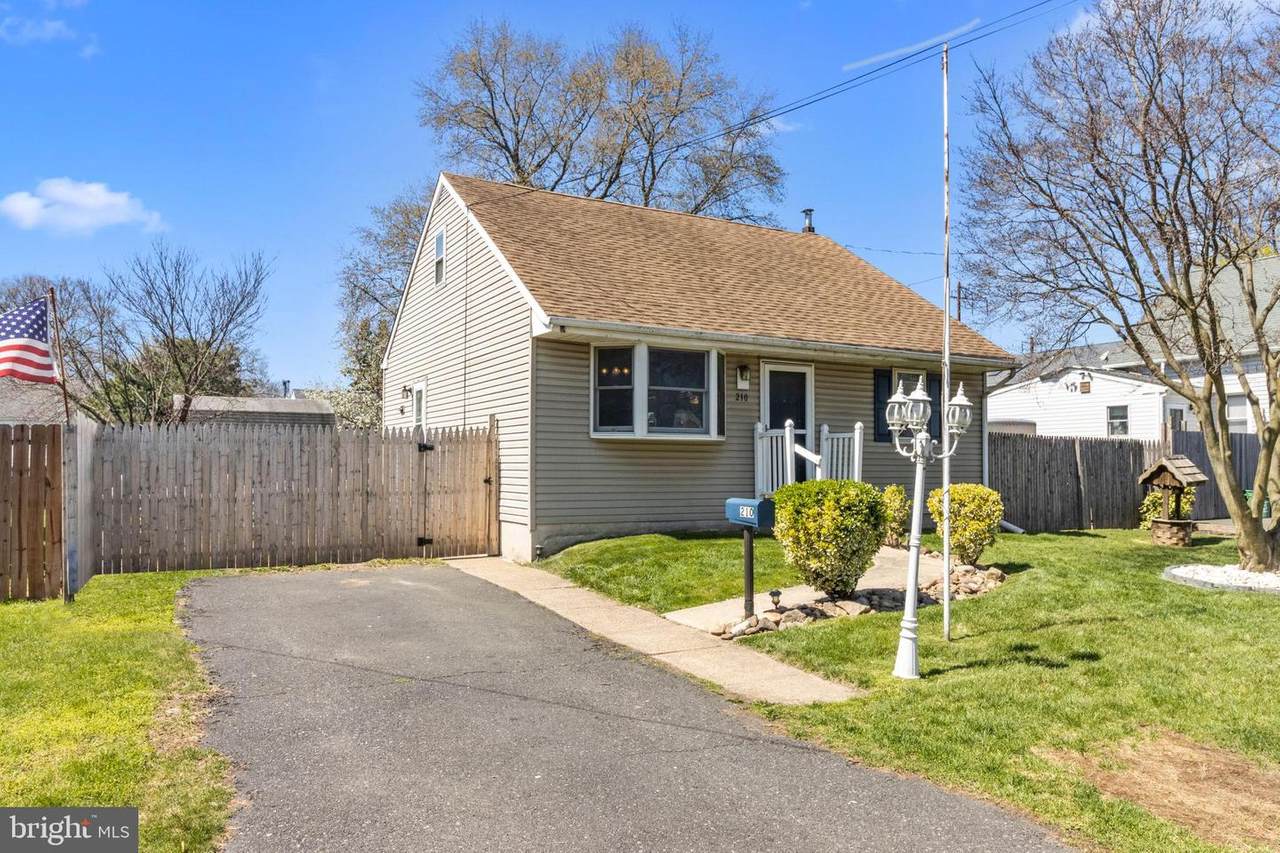 210 Harris Avenue - Photo 1