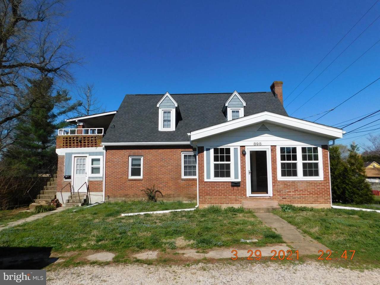 898 Hilltop - Photo 1