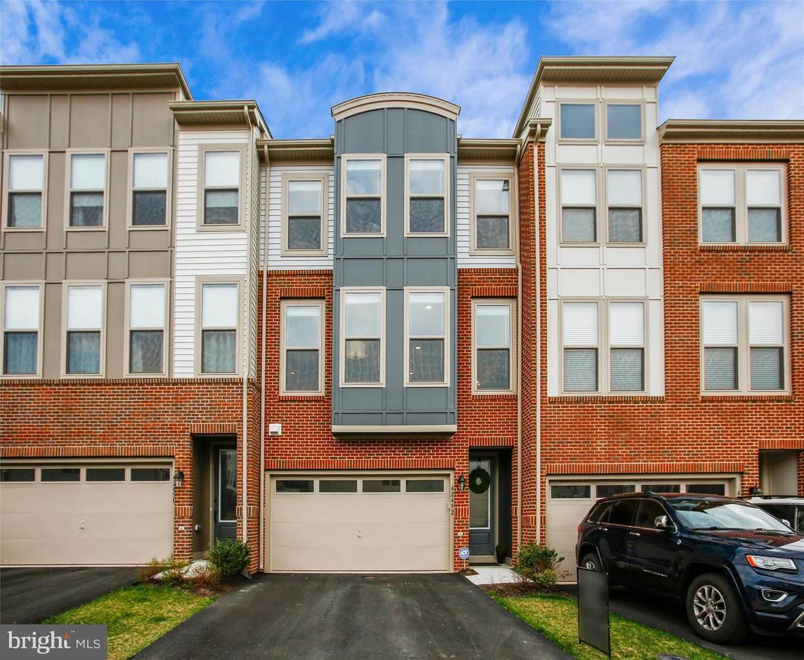 42492 Dogwood Glen Square - Photo 1