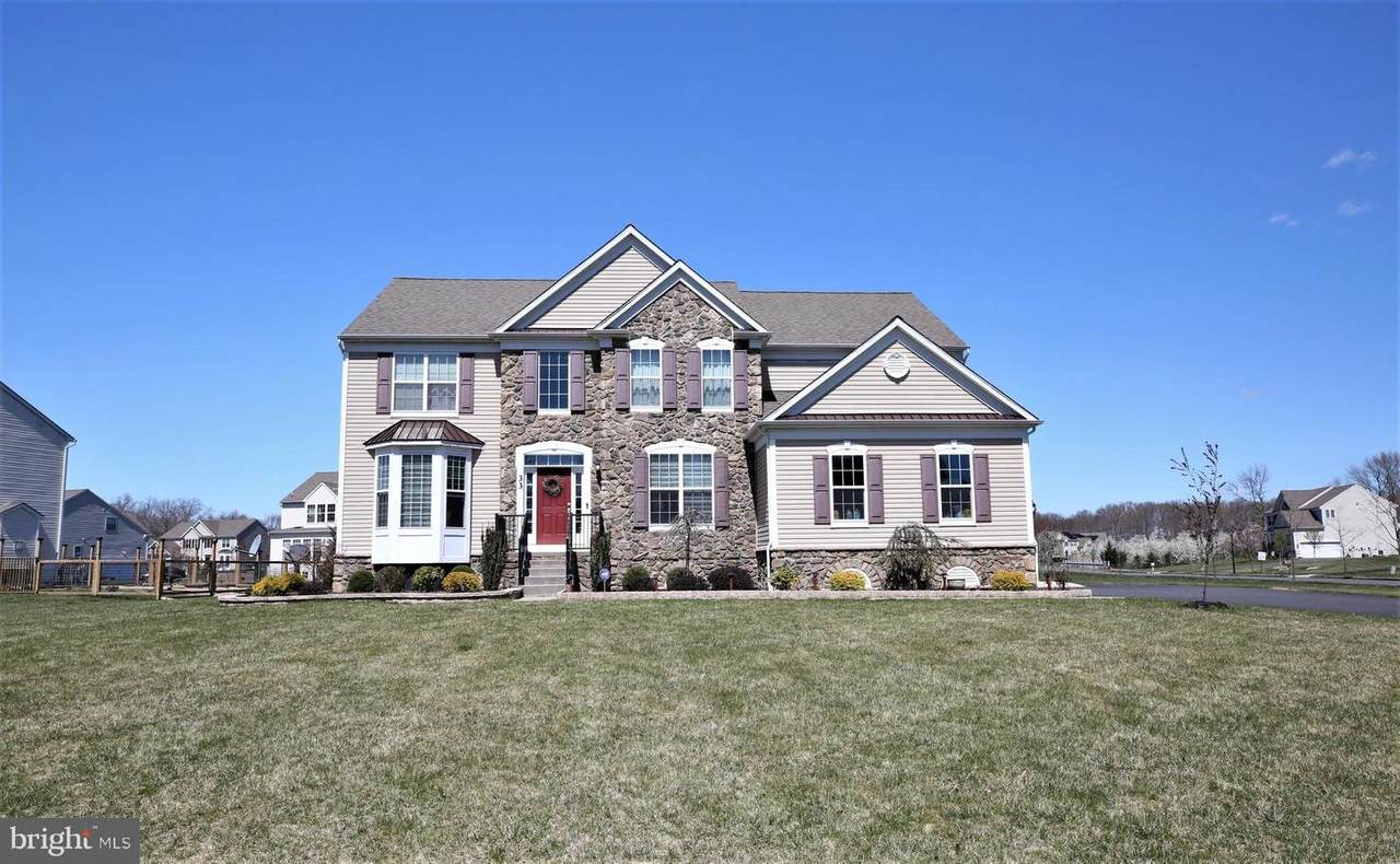 33 Endeavor Boulevard - Photo 1