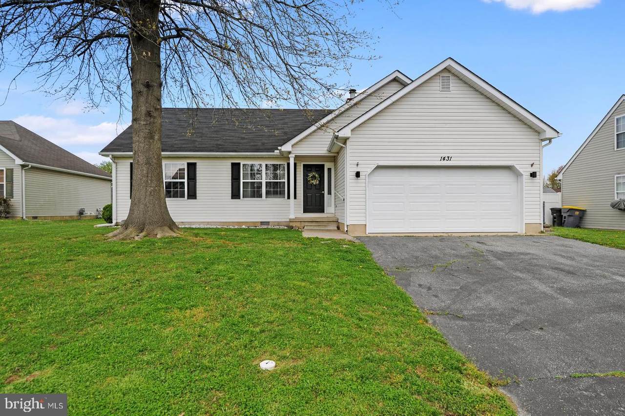 1431 Hopkins Avenue - Photo 1