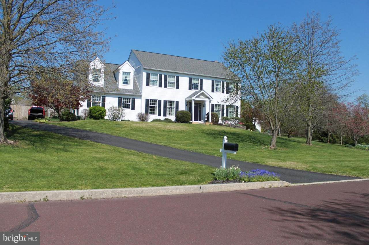 1060 Shady Lane - Photo 1