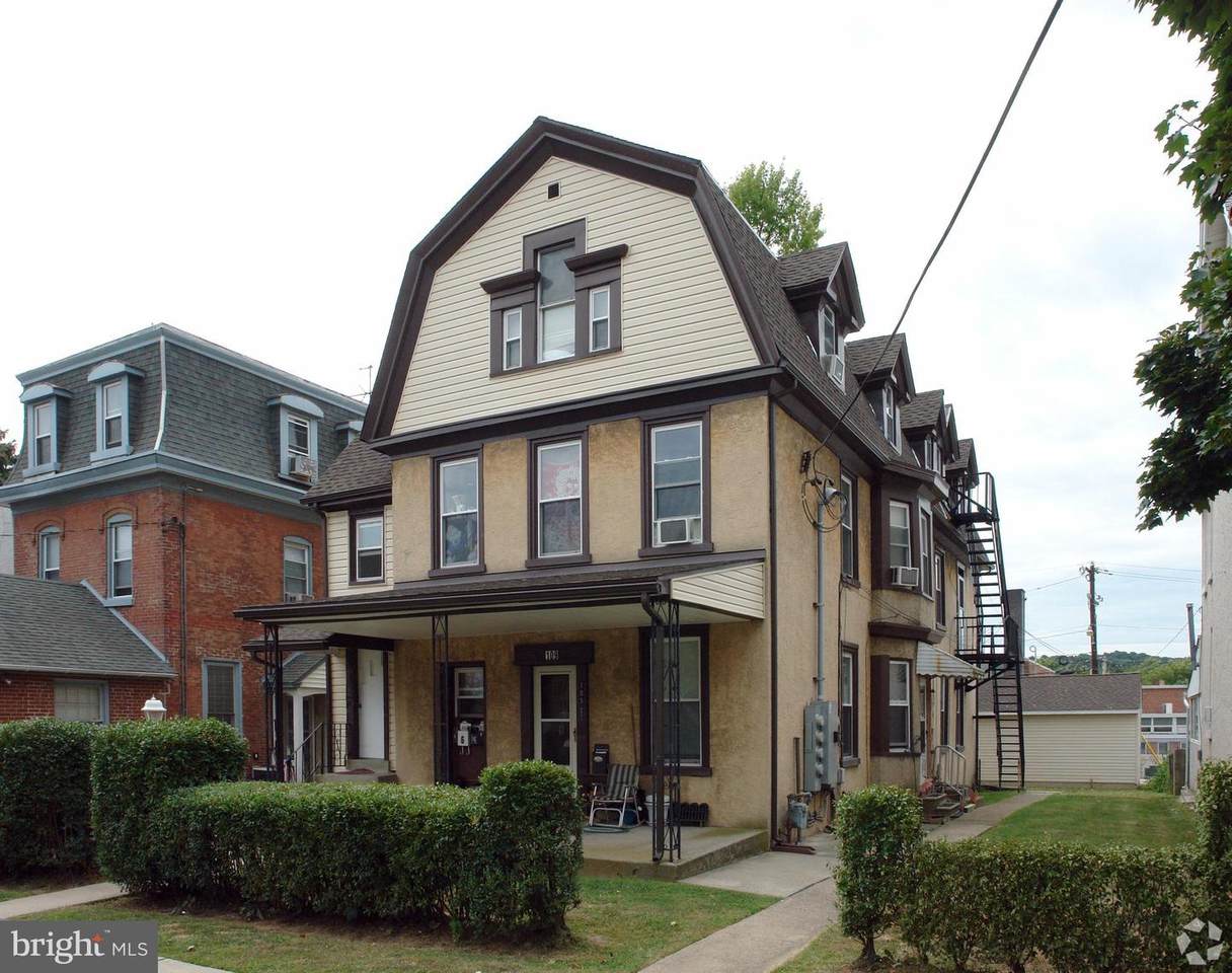 109 4TH Avenue - Photo 1