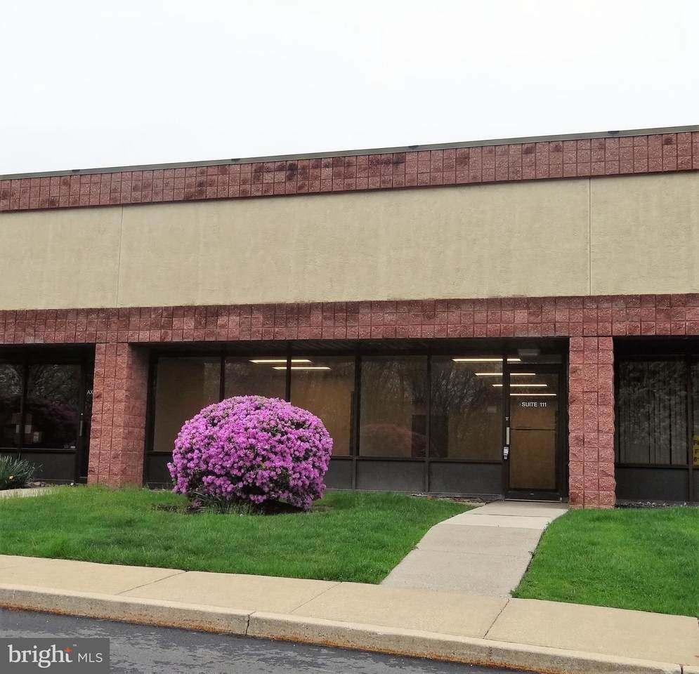 602 Jeffers Circle - Photo 1
