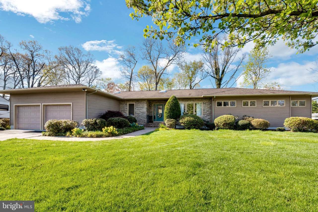 1501 Larchwood Lane - Photo 1