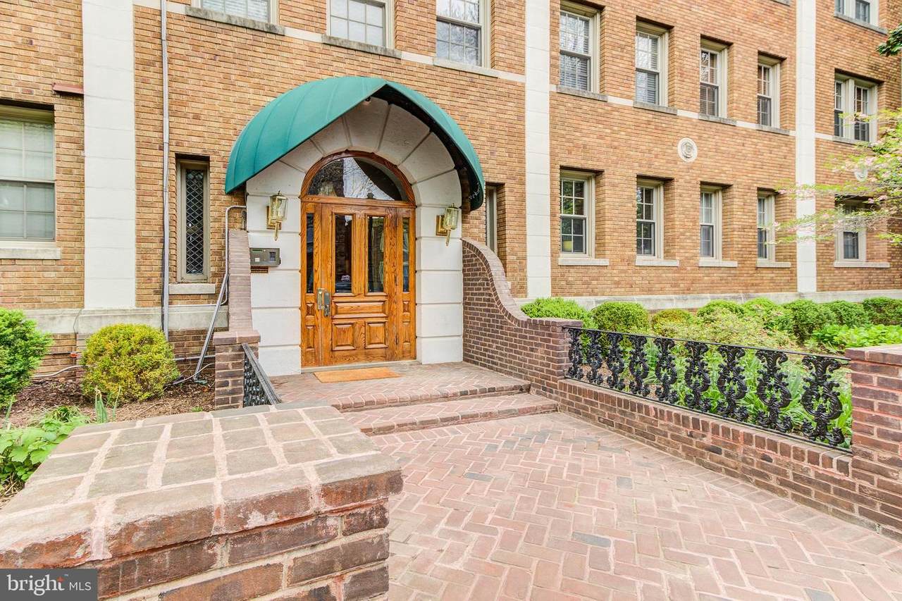 18 9TH Street - Photo 1