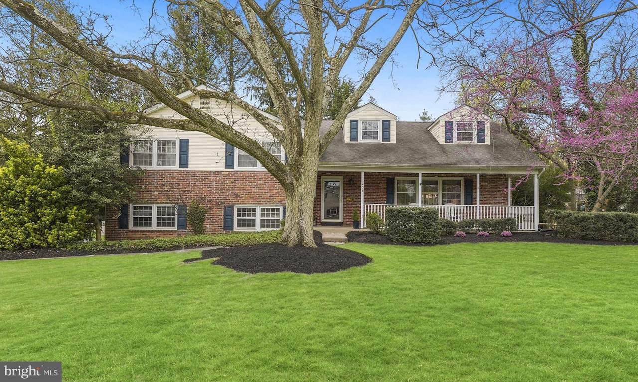 208 Hickory Lane - Photo 1
