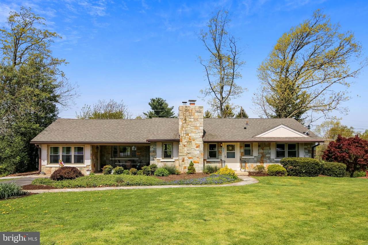 902 Warfield Drive - Photo 1