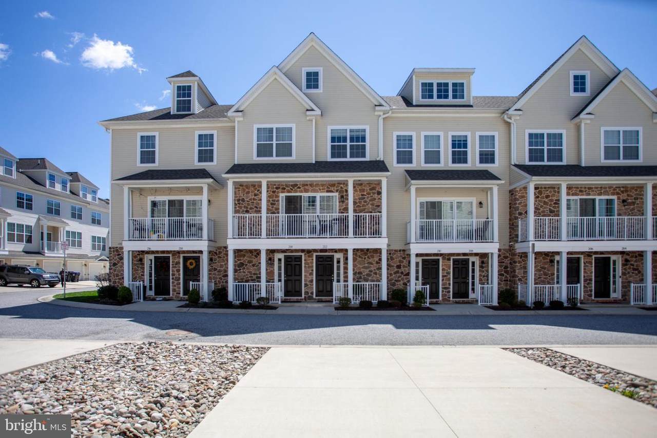 212 Dana Drive - Photo 1