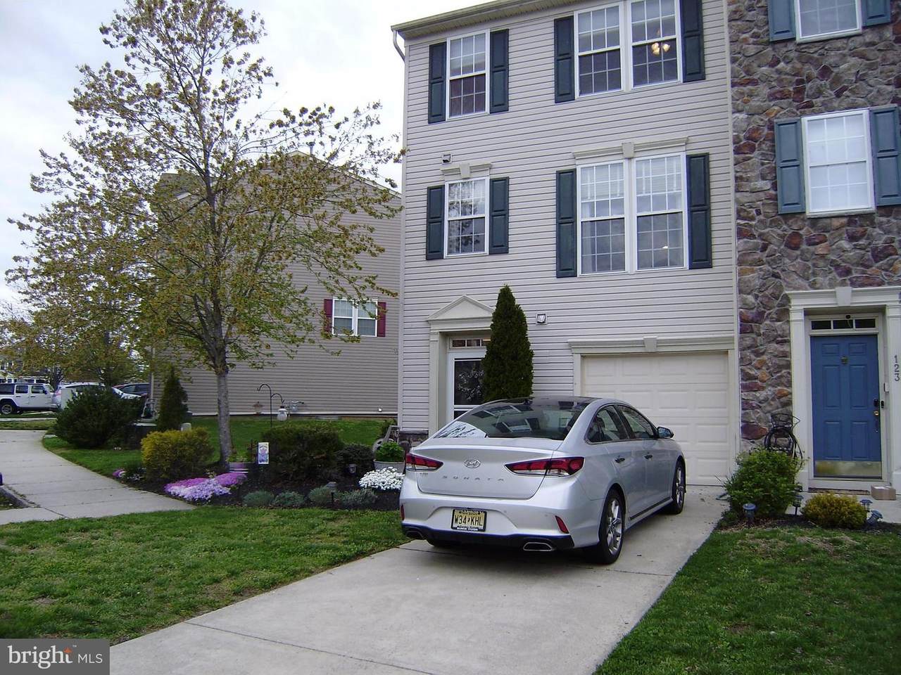 121 South Avenue - Photo 1