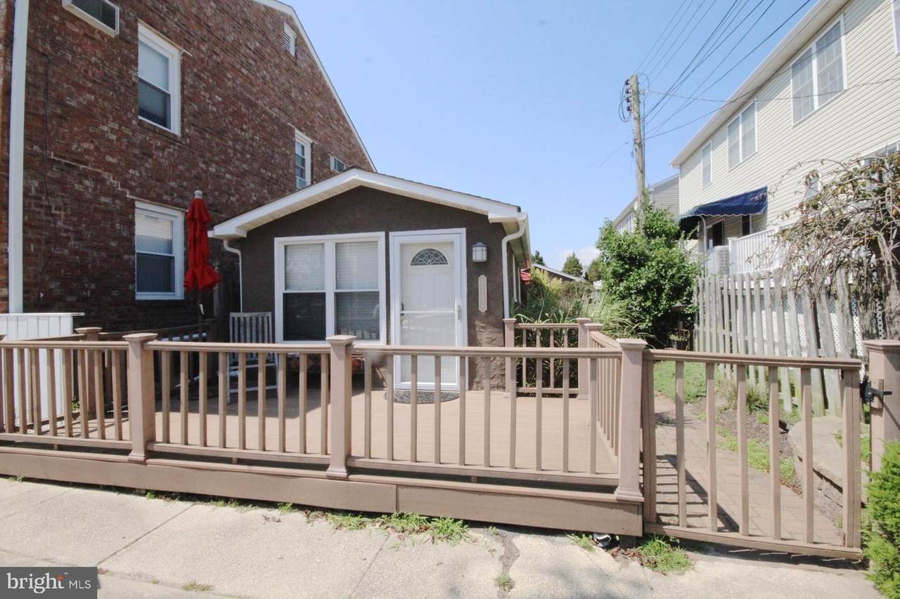 9707 Monmouth Avenue - Photo 1