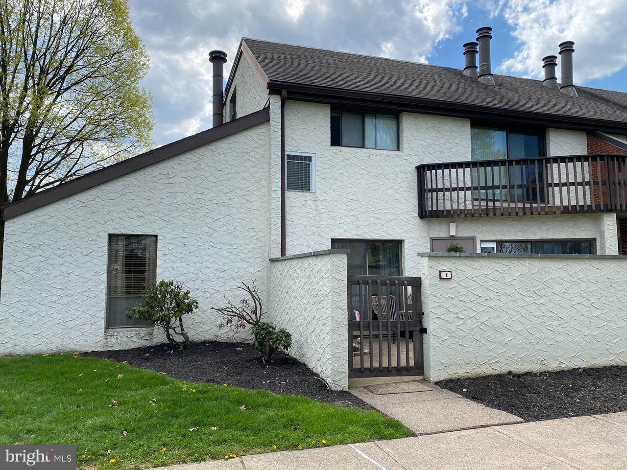 1075-1 Lancaster Boulevard - Photo 1