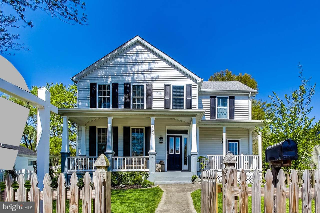 203 10TH Street - Photo 1