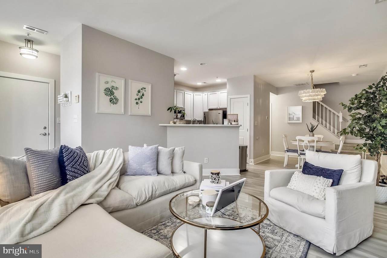 937 Caroline Street - Photo 1