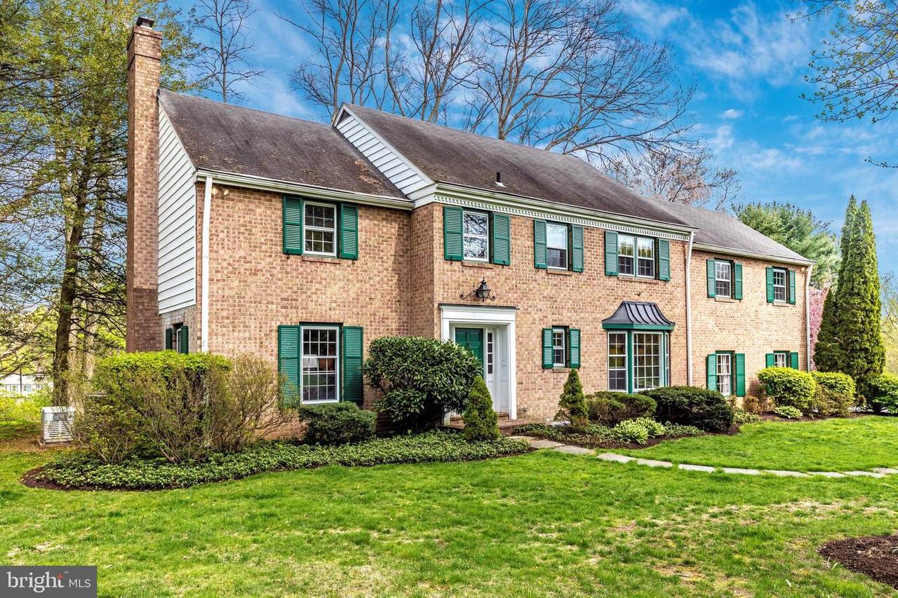 710 Larchwood Lane - Photo 1
