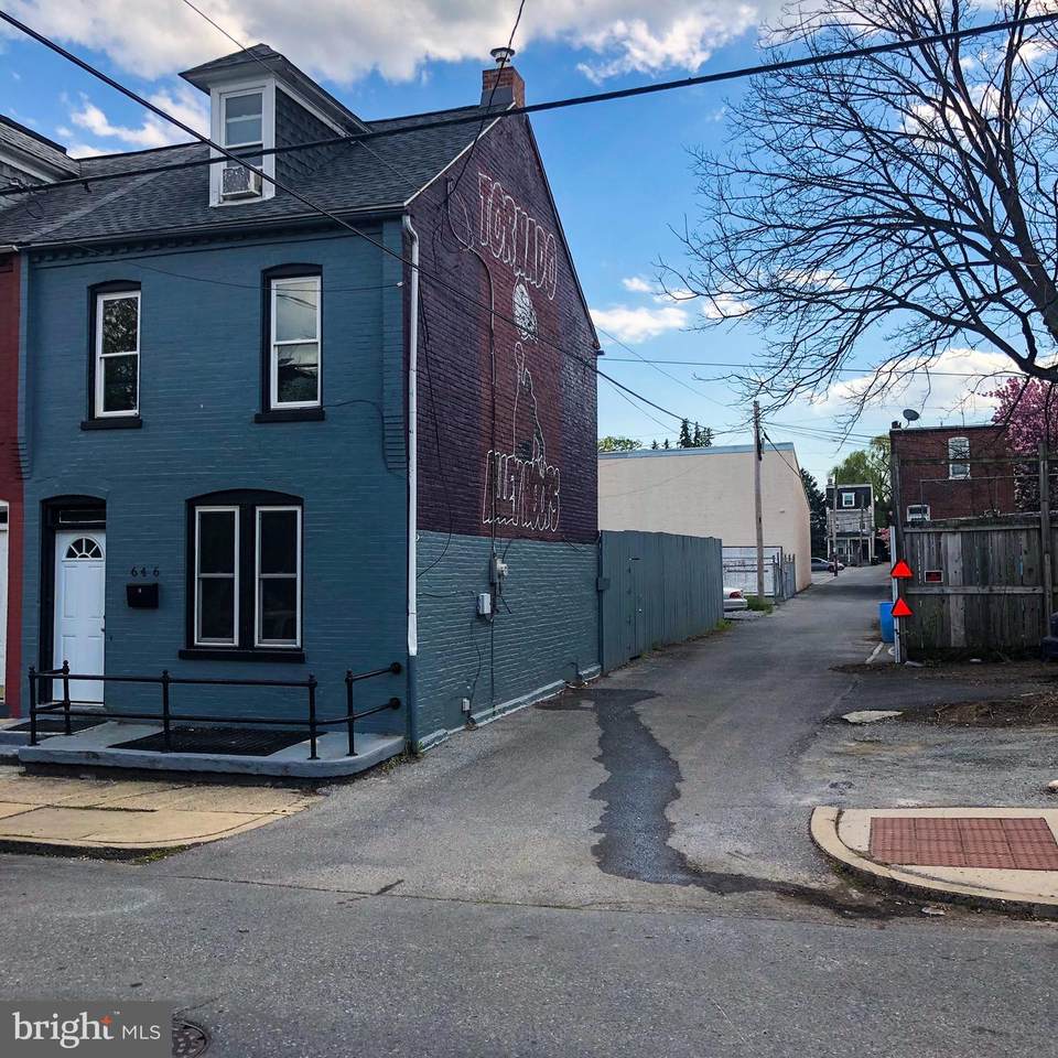 646 1ST Street - Photo 1