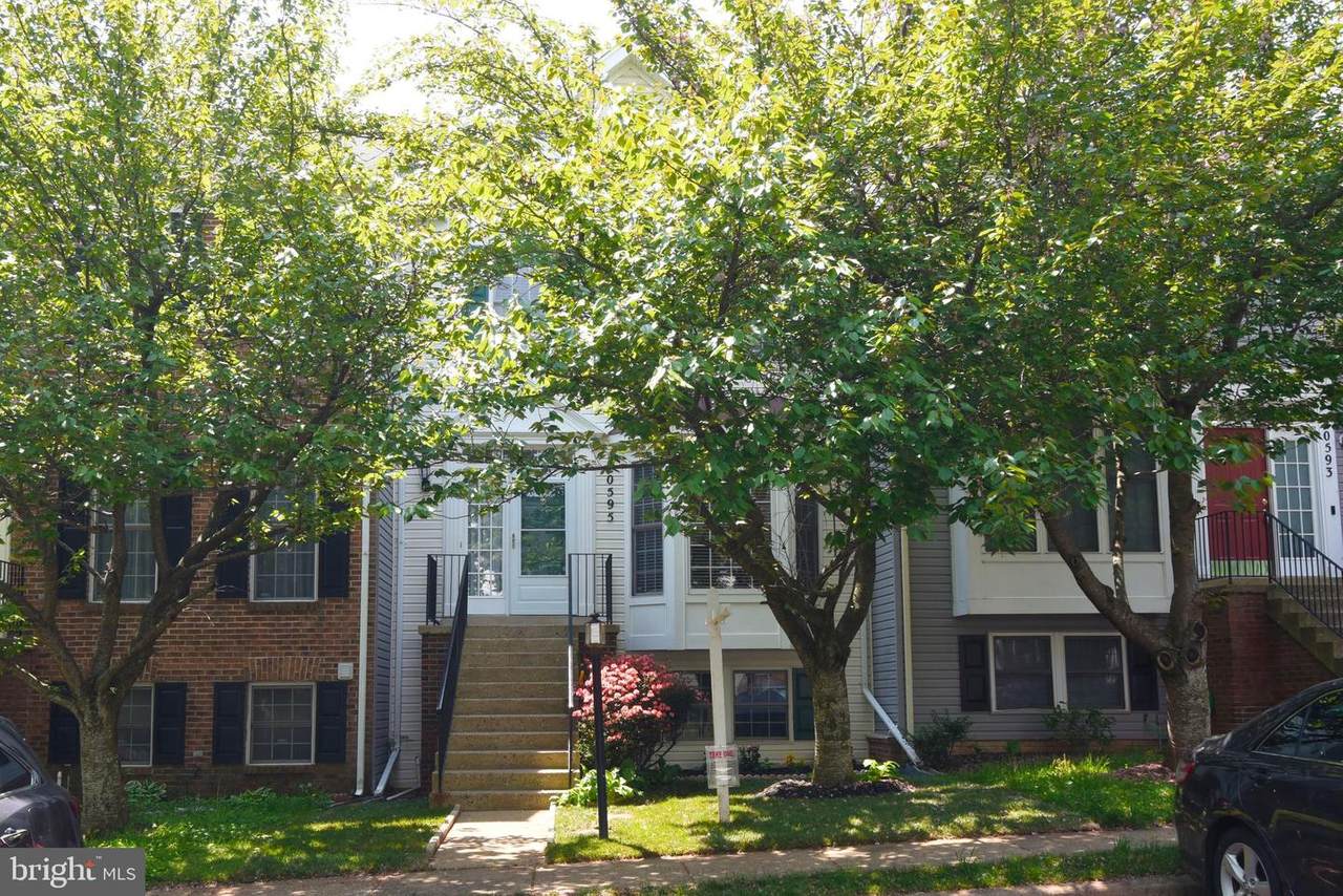 20595 Banbury Square - Photo 1