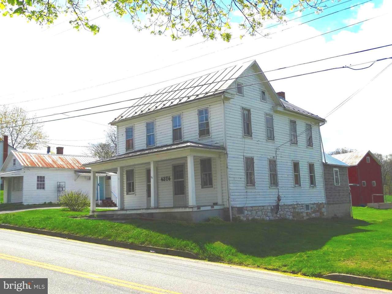 4374 Roxbury Road - Photo 1