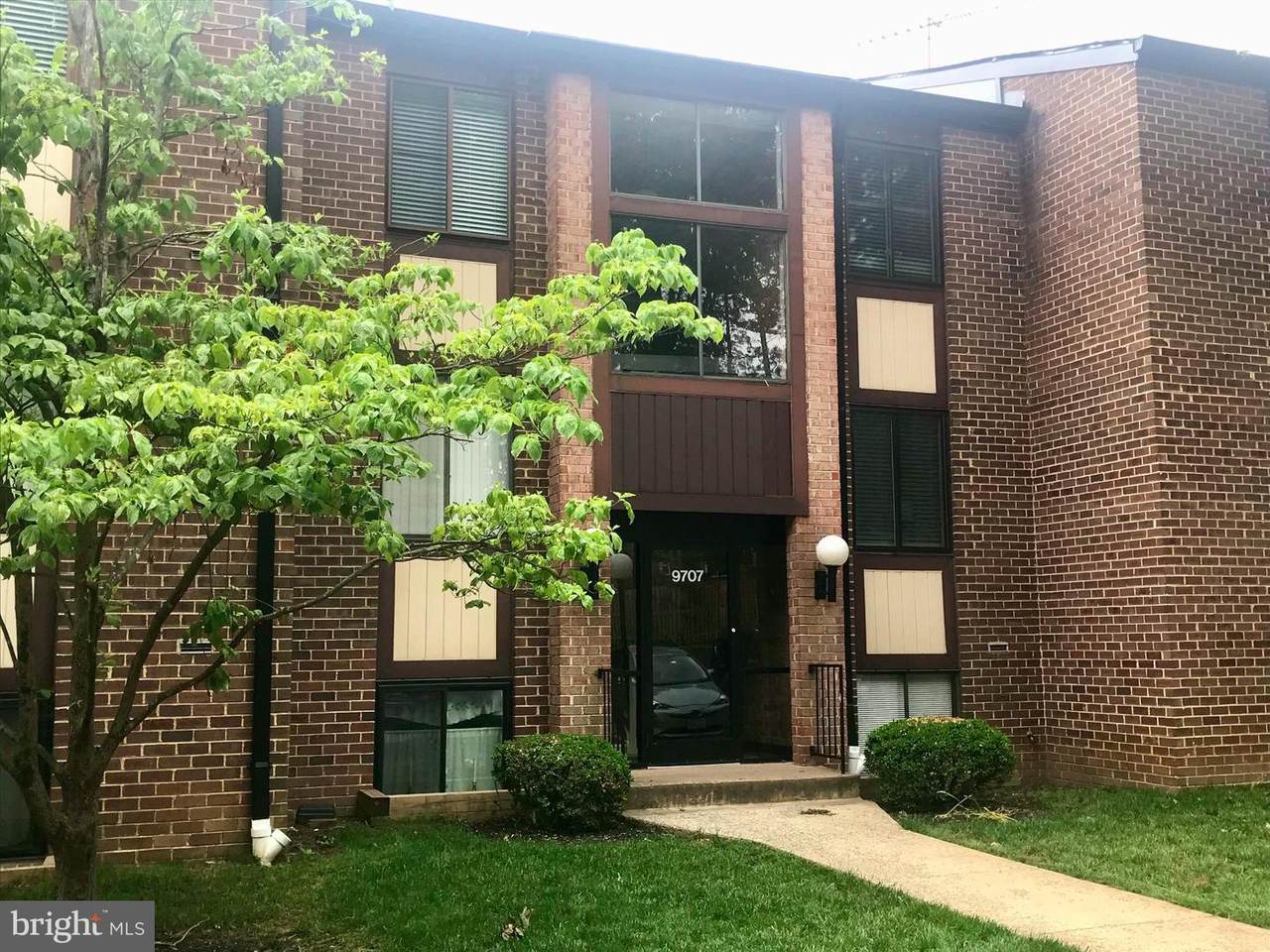 9707 Kings Crown Court - Photo 1