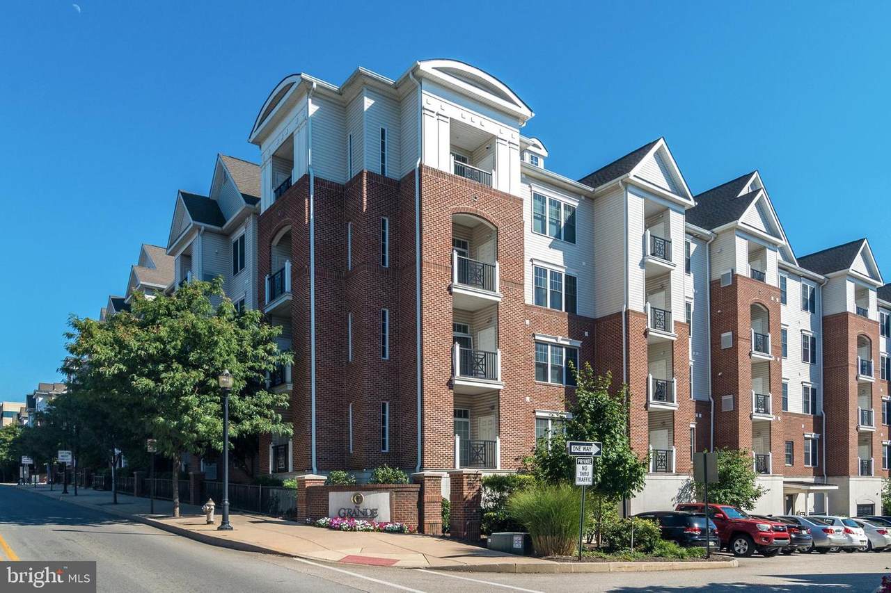 300 Elm Street - Photo 1