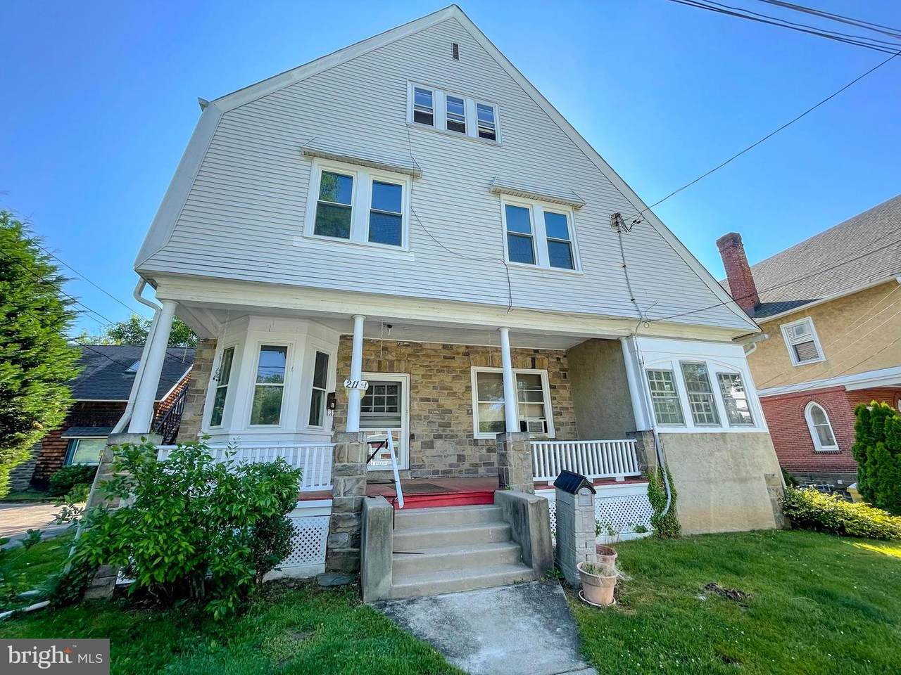 211 Grayling Avenue - Photo 1