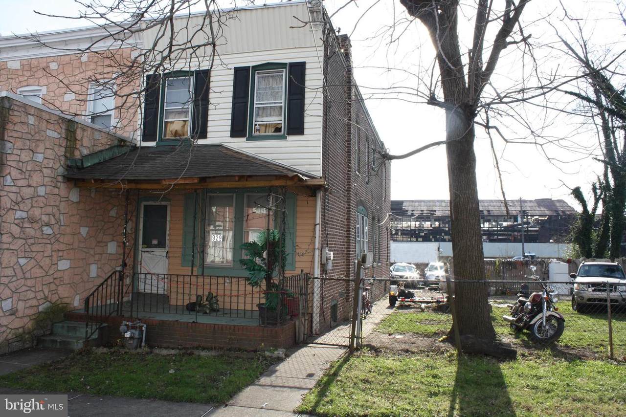 929 7TH Street - Photo 1