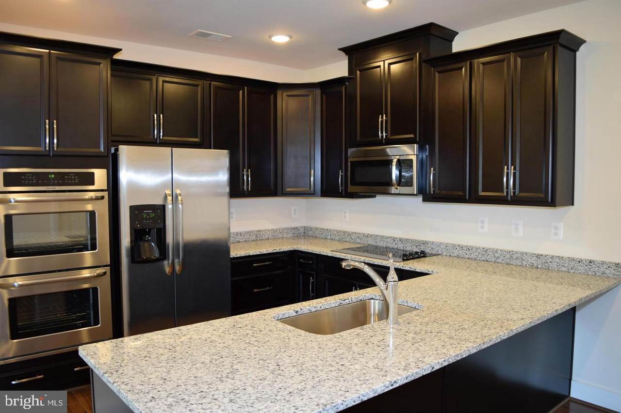 44760 Tiverton Square - Photo 1