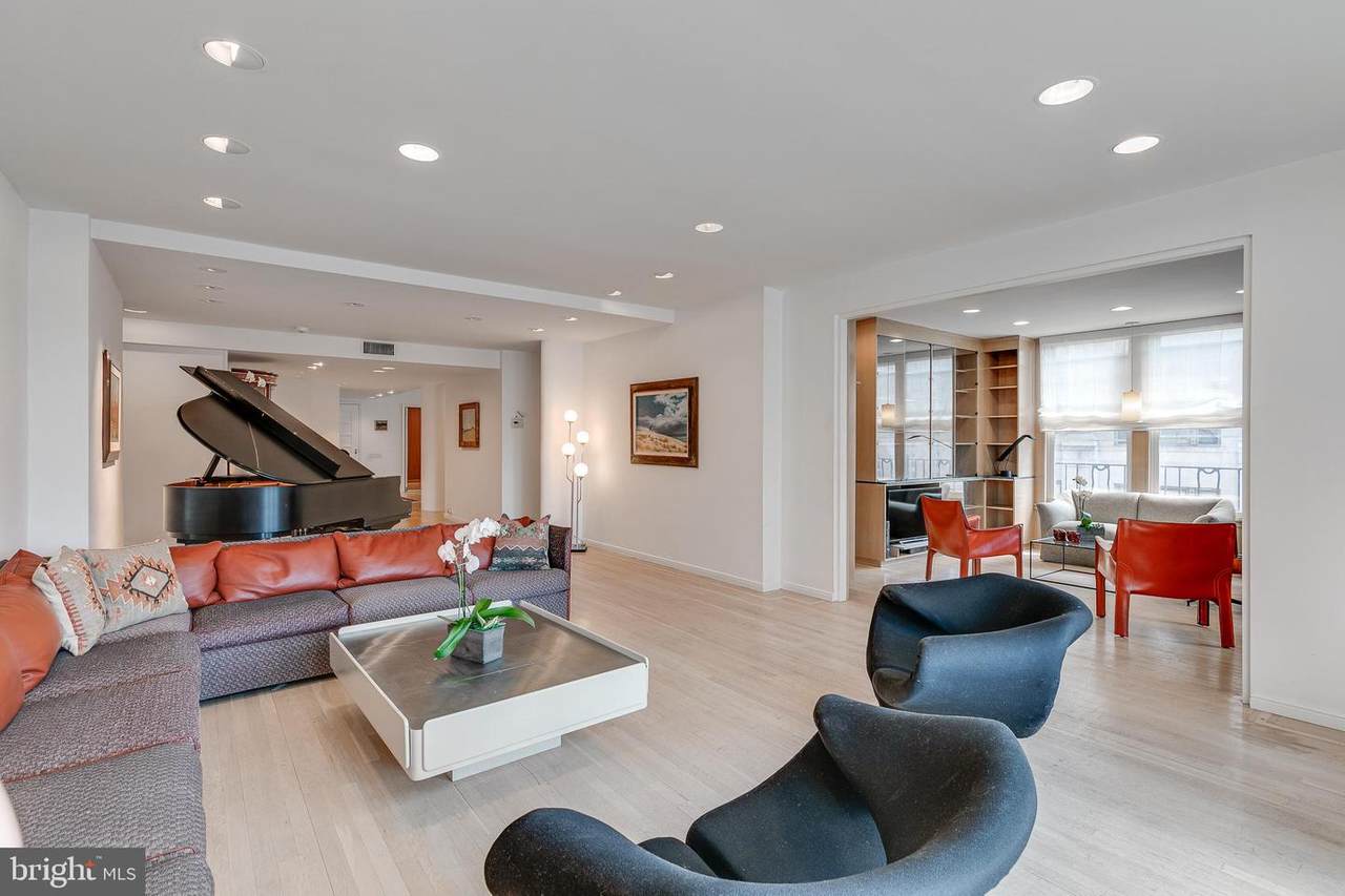 1901 Walnut Street - Photo 1