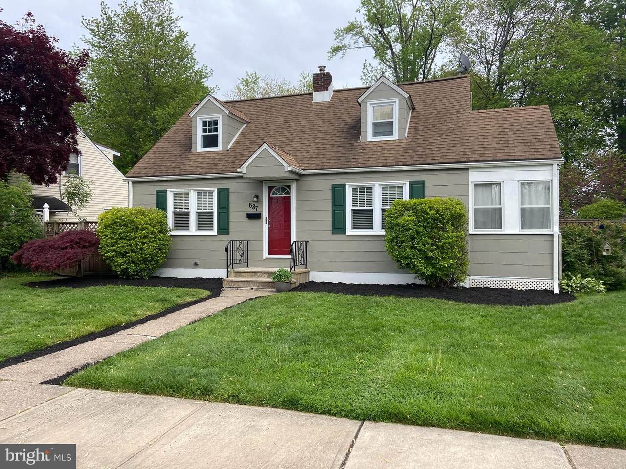 687 Hillcrest Avenue - Photo 1