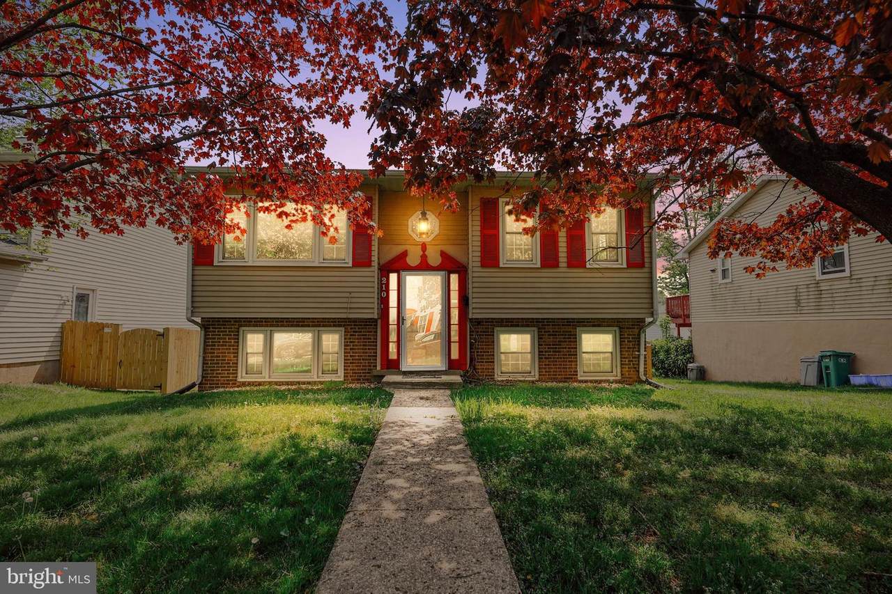 210 11TH Street - Photo 1