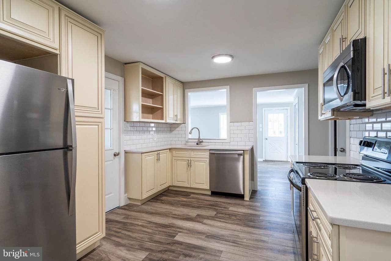 338 Poplar Avenue - Photo 1
