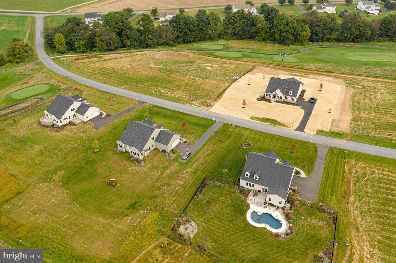 33 Bentley Dr - Photo 1