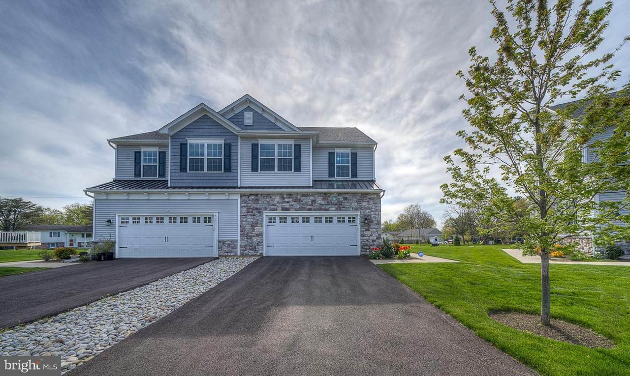 555 Berkley Place - Photo 1