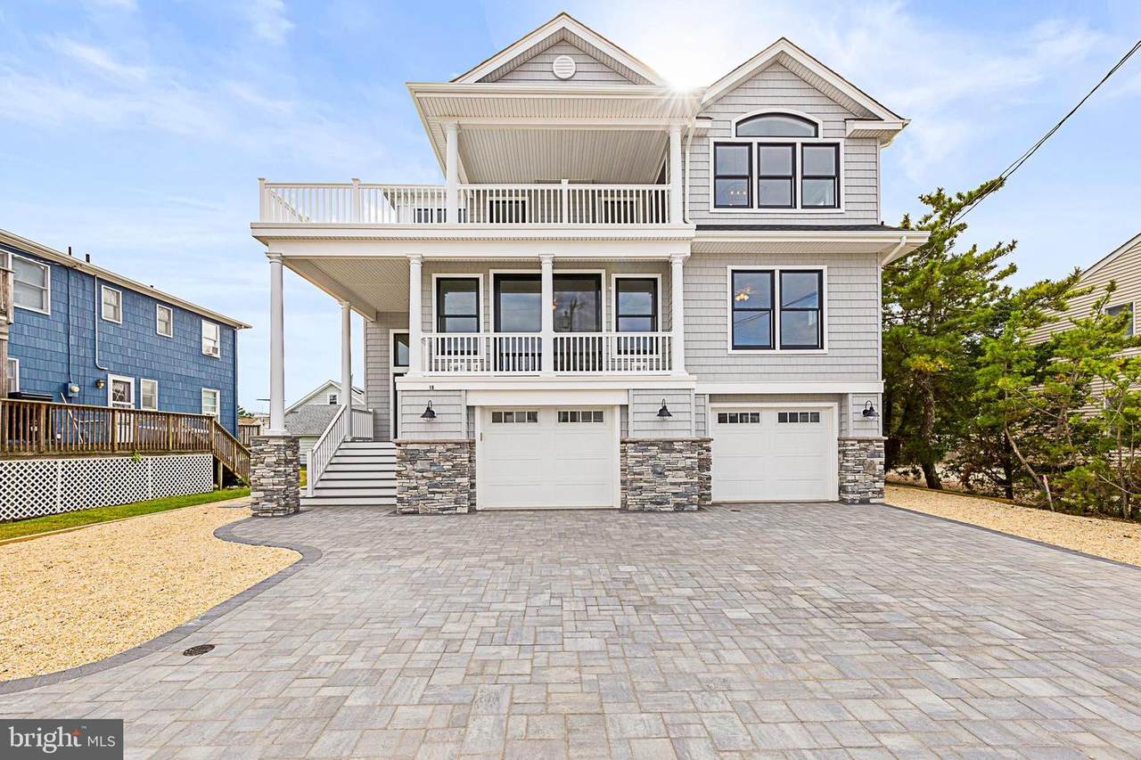 261 19TH Street - Photo 1