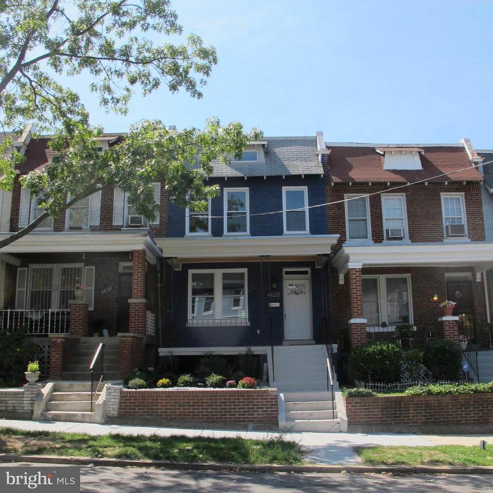 4622 8TH Street - Photo 1