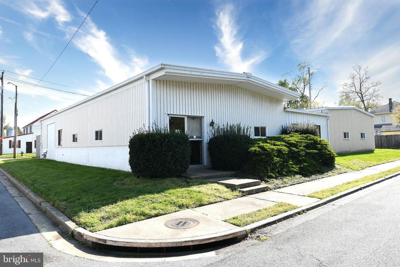 304 Melfield Avenue - Photo 1