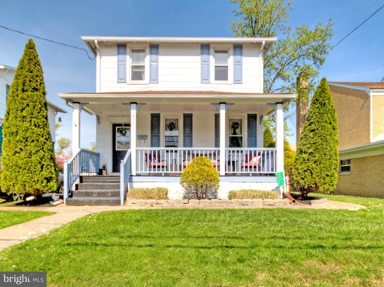 311 Newton Avenue - Photo 1