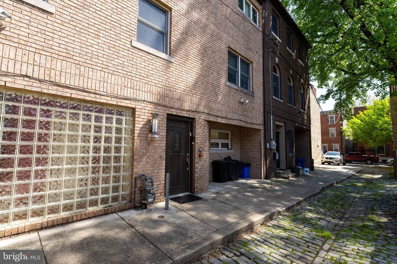 139 Carpenter Street - Photo 1