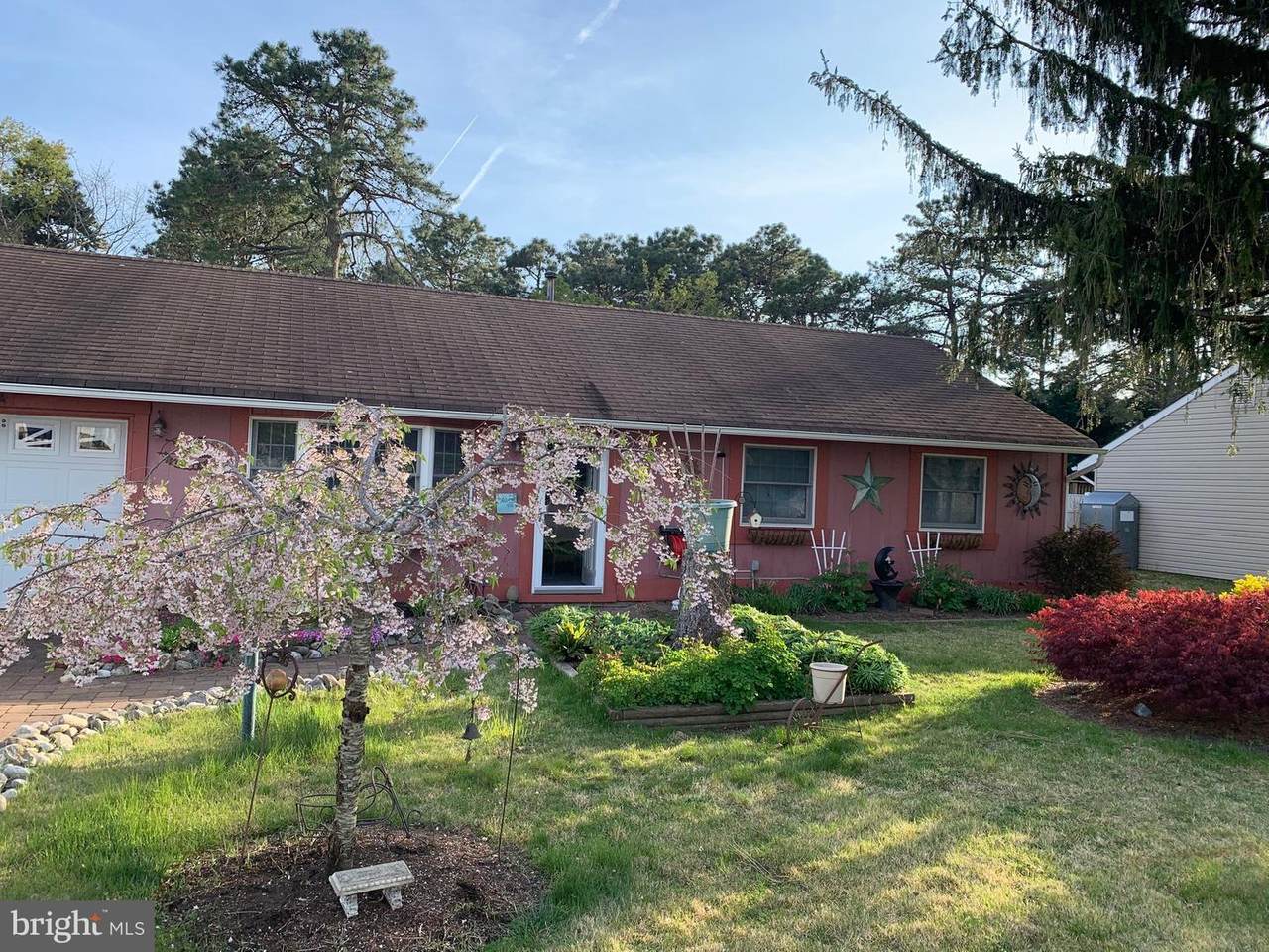 27 Georgetown Boulevard - Photo 1