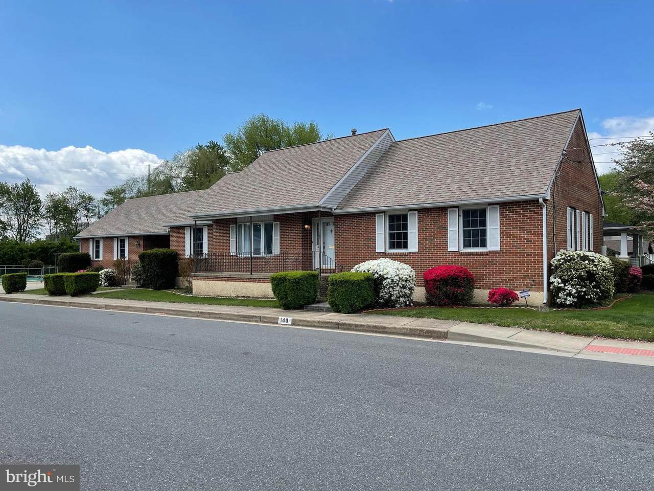 140 Woodlawn Avenue - Photo 1