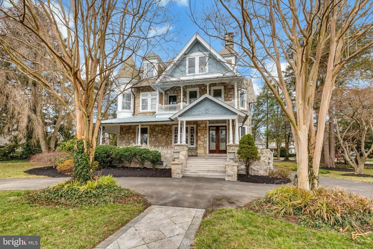 241 Kings Hwy W - Photo 1