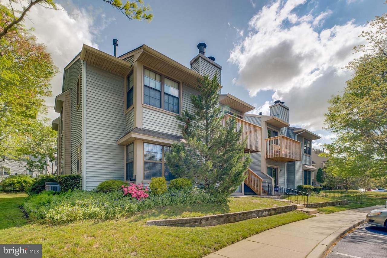 213 Barclay Court - Photo 1