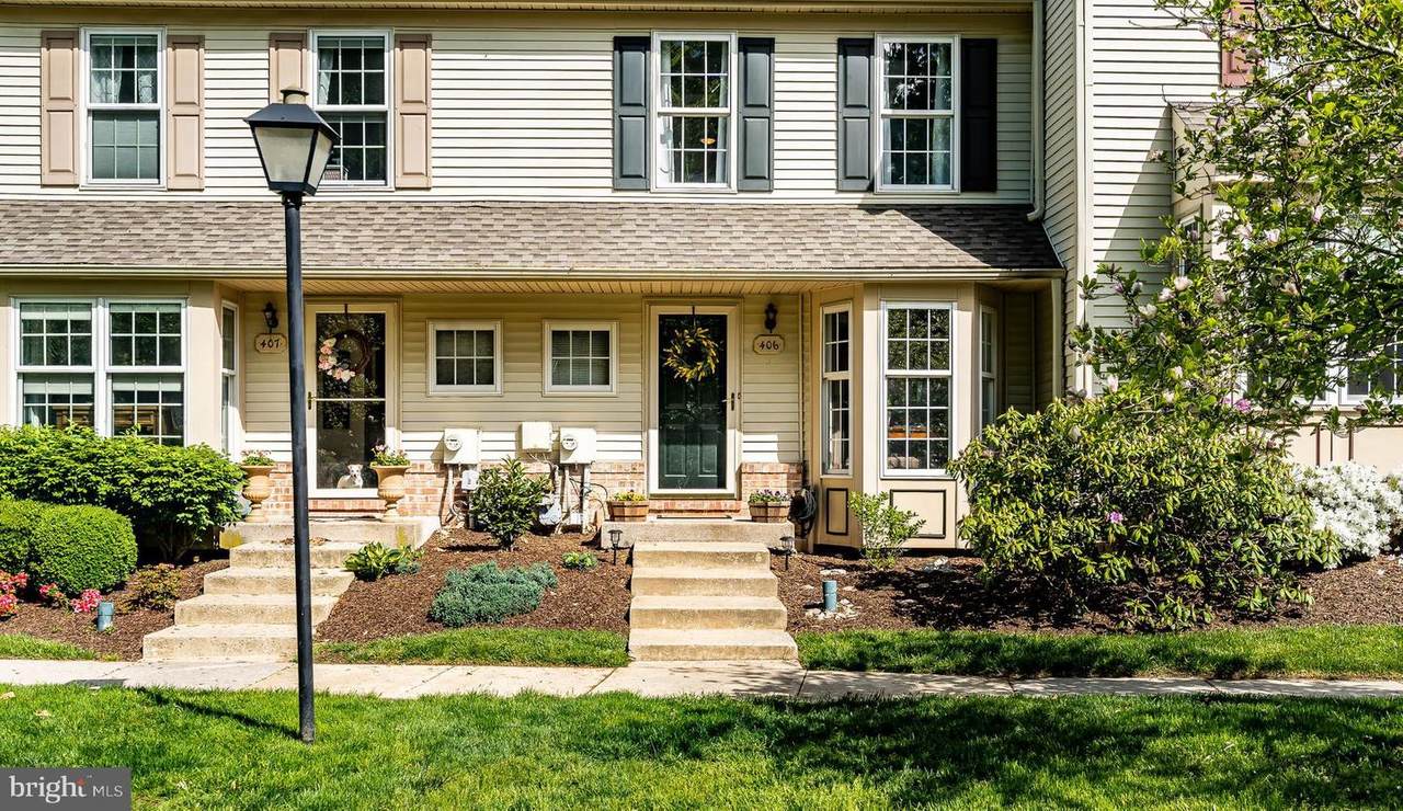 406 Hartford Square - Photo 1