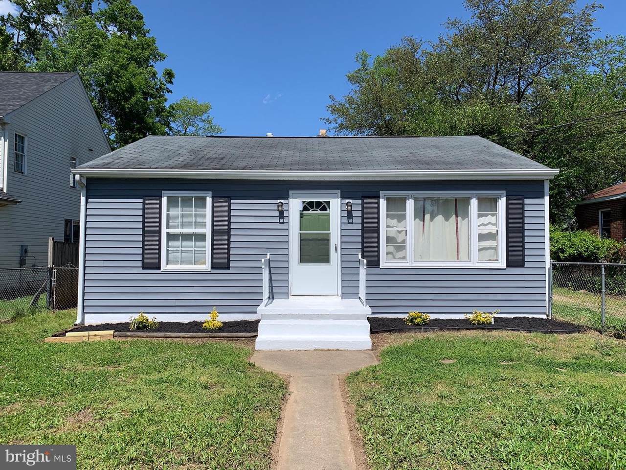 213 Alexandria Street - Photo 1