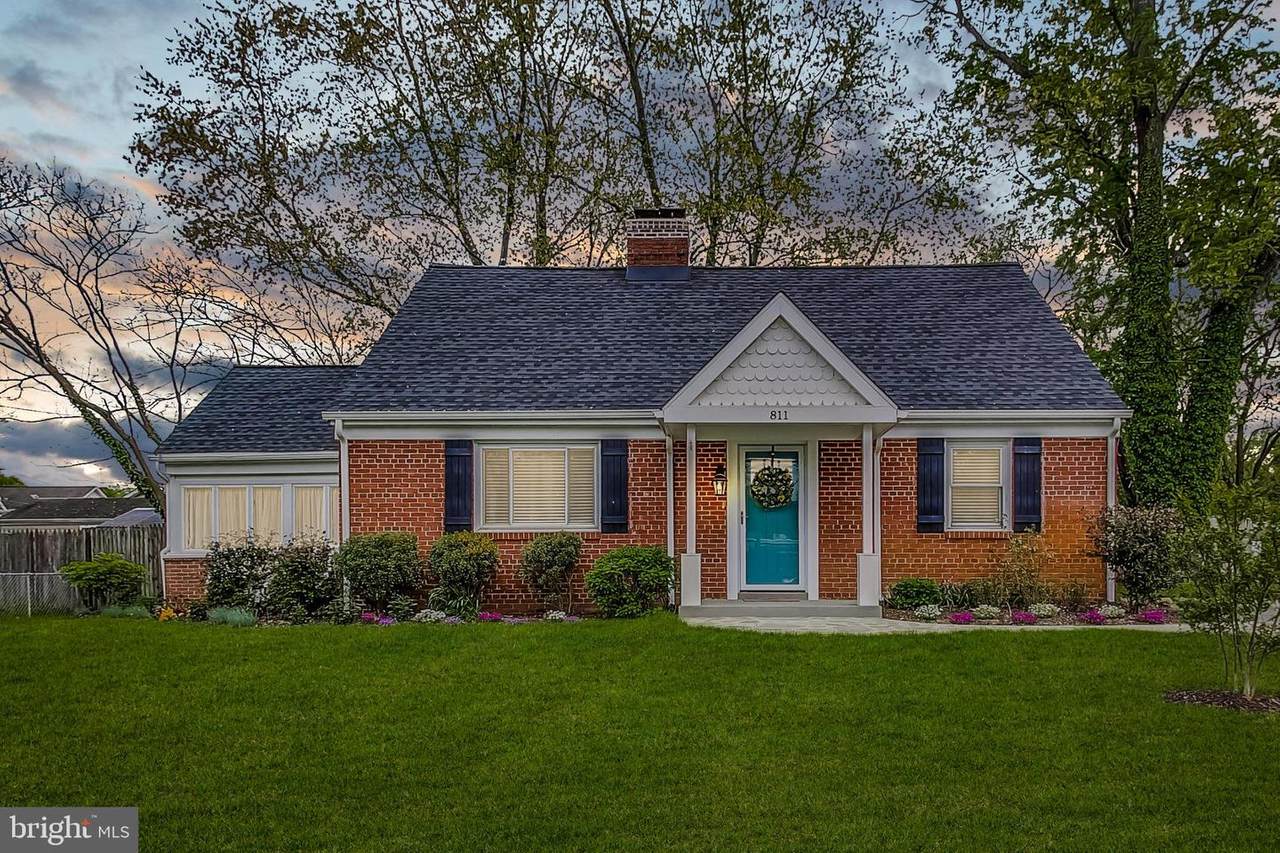 811 Selby Boulevard - Photo 1