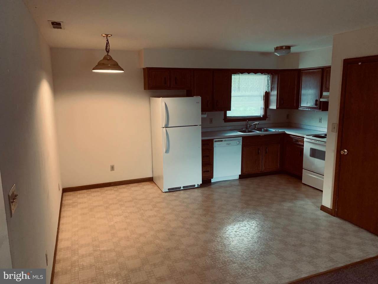 109 Marshall St Unit B - Photo 1